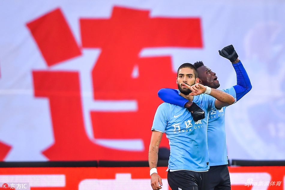 卡拉斯科庆祝破门