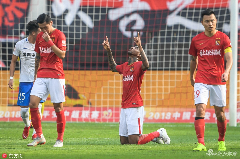 塔利斯卡跪地指天