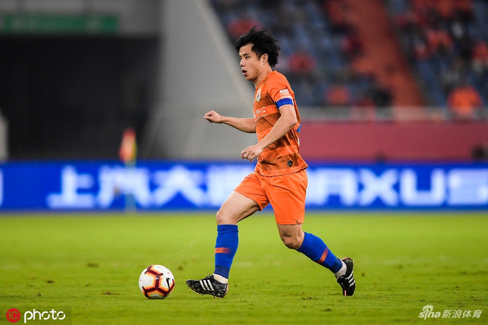 蒿俊闵出球瞬间