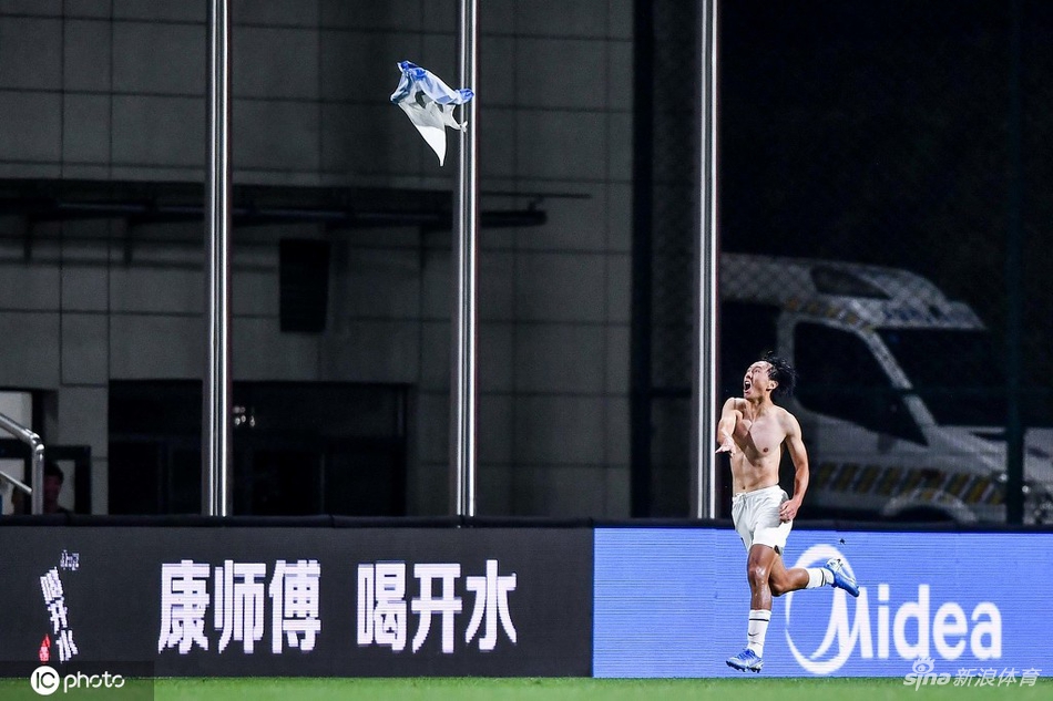 常飞亚脱衣庆祝