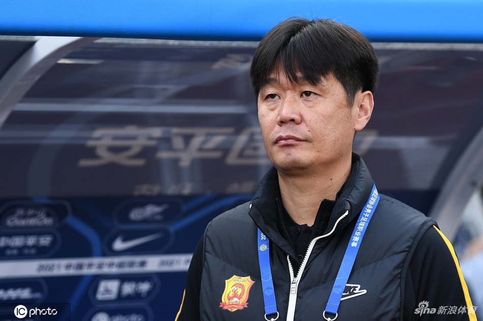 武汉队主帅李霄鹏