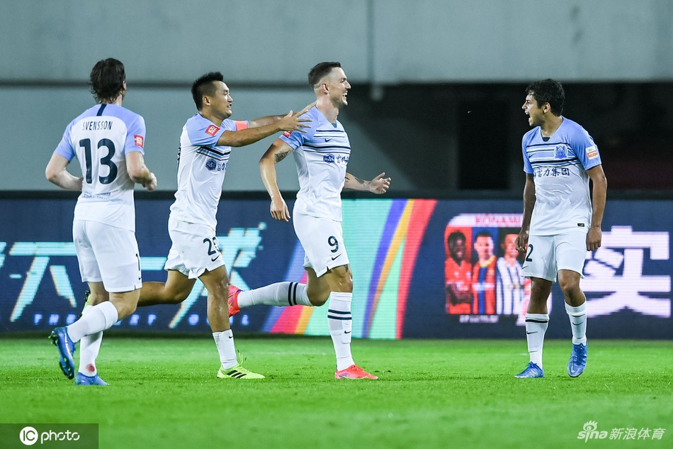 [中超]青岛队0-1广州城
