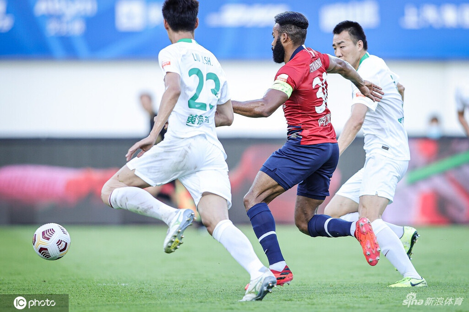 [中超]青岛队1-0重庆两江竞技