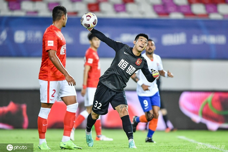 [中超]广州队2-1山东泰山