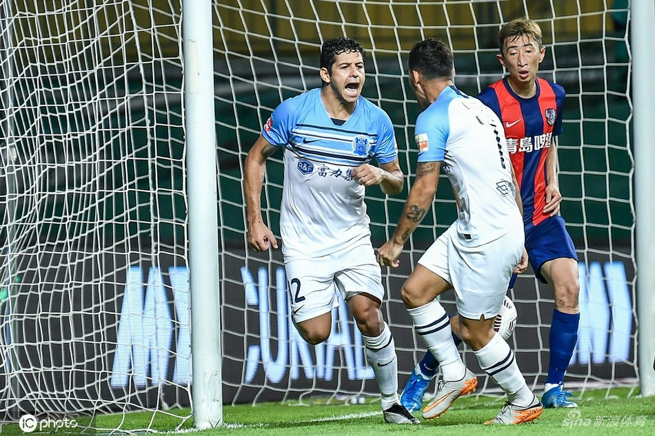 [中超]广州城4-2青岛队