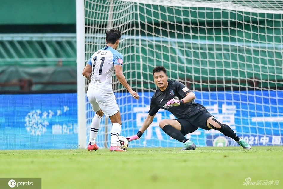 [中超]广州城4-2青岛队