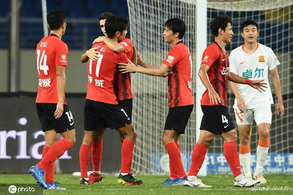 [中超]上海海港3-0武汉队