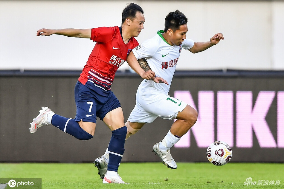 [中超]青岛队1-0重庆两江竞技