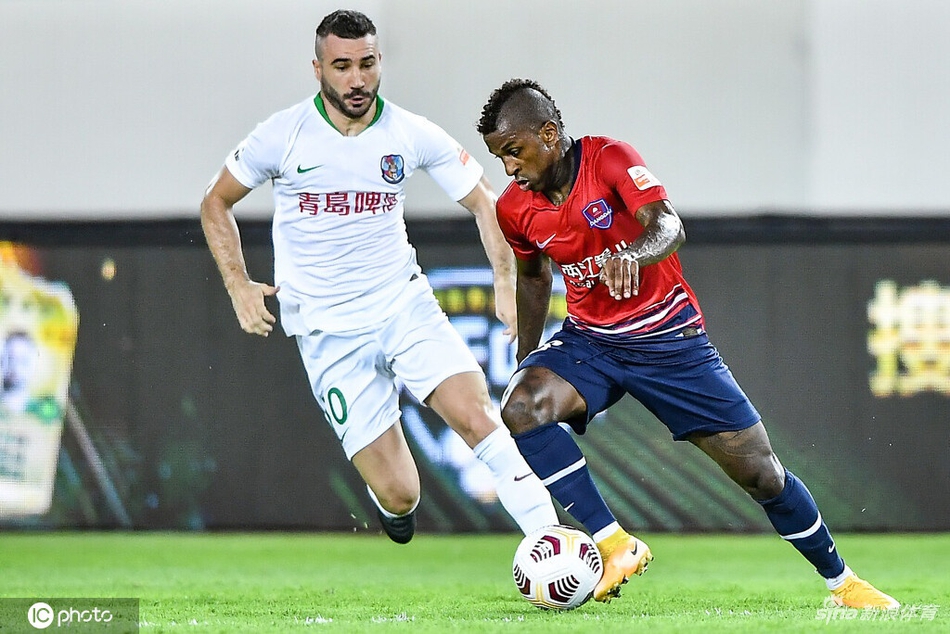 [中超]青岛队1-0重庆两江竞技