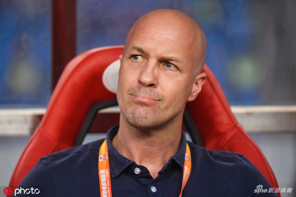 斯威主帅小克鲁伊夫