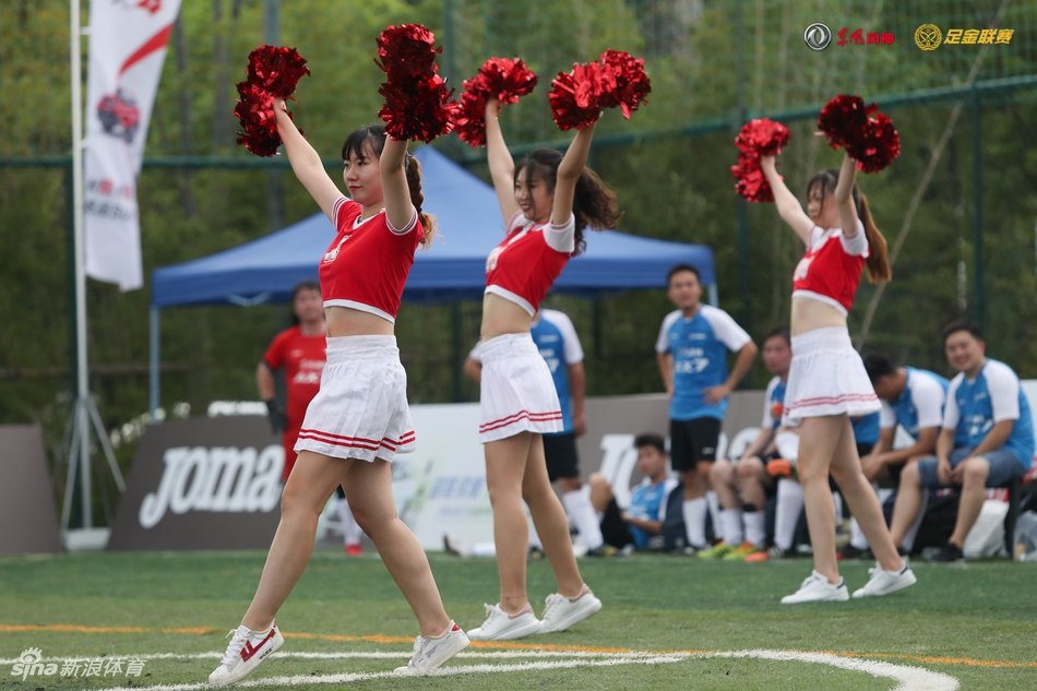 青春舞动!啦啦队宝贝助阵足金上海站
