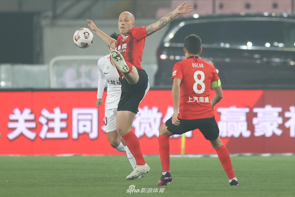 新浪直击上海海港VS长春亚泰