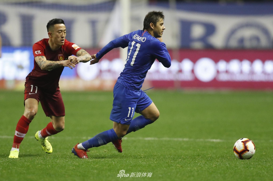 罗梅罗摆脱防守