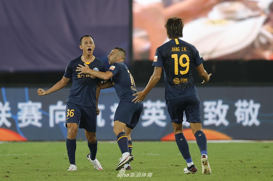 黄政宇生涯首球