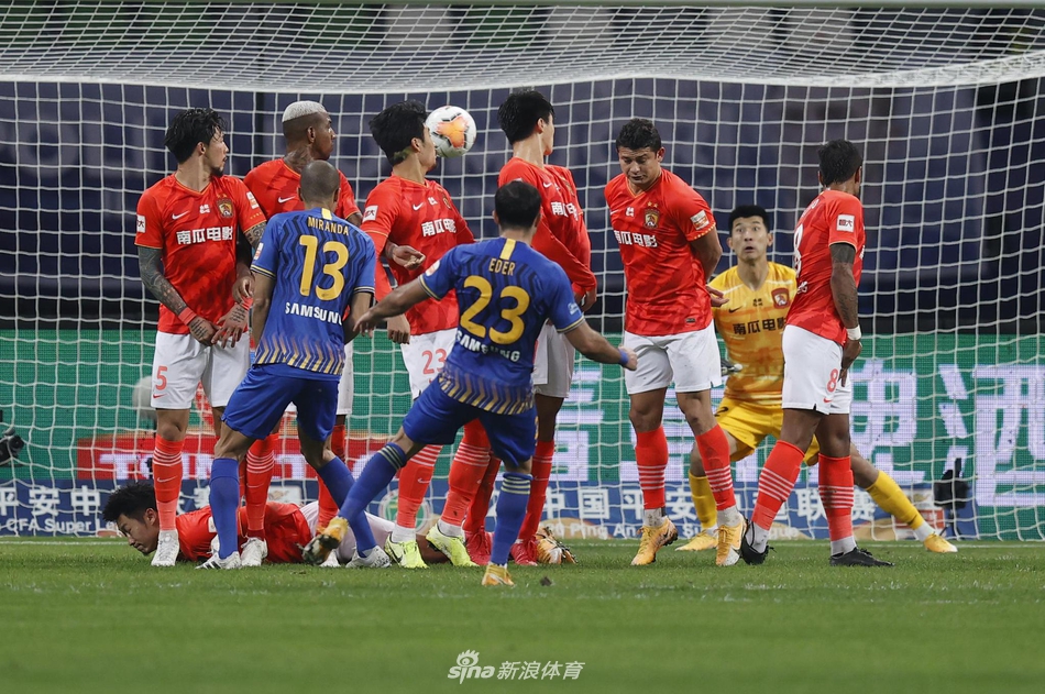 埃德尔任意球破门瞬间