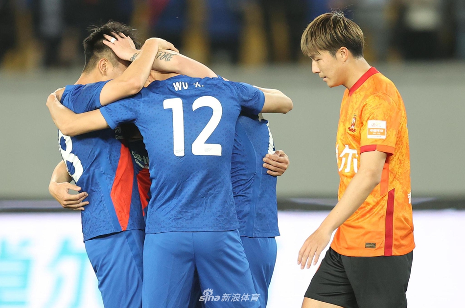 新浪直击武汉队1-3上海申花