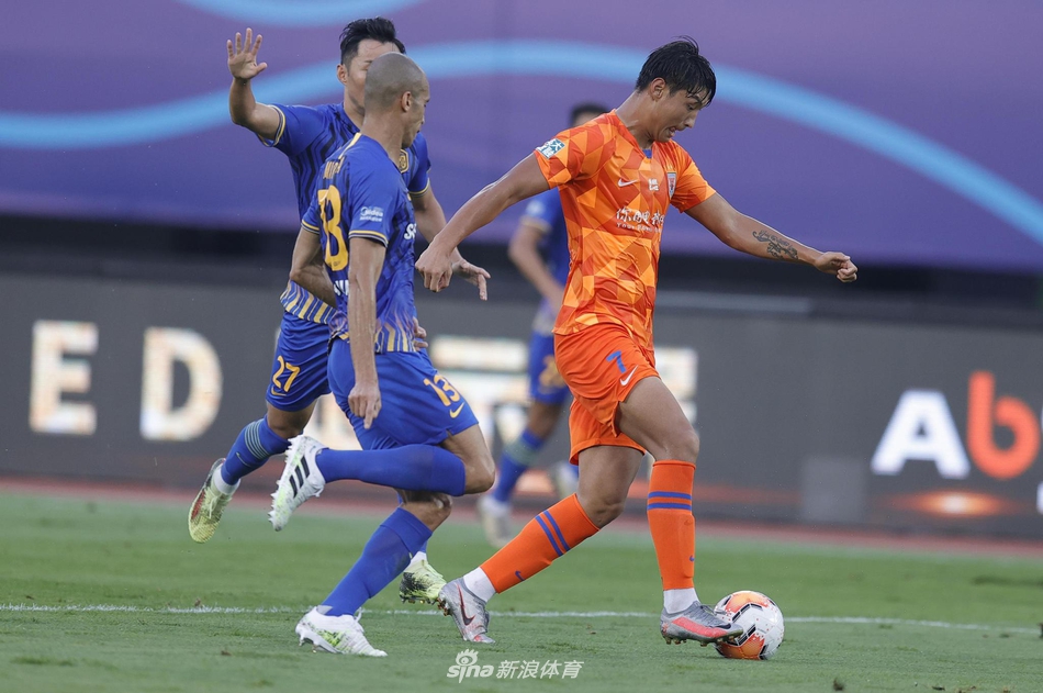 郭田雨带球突破