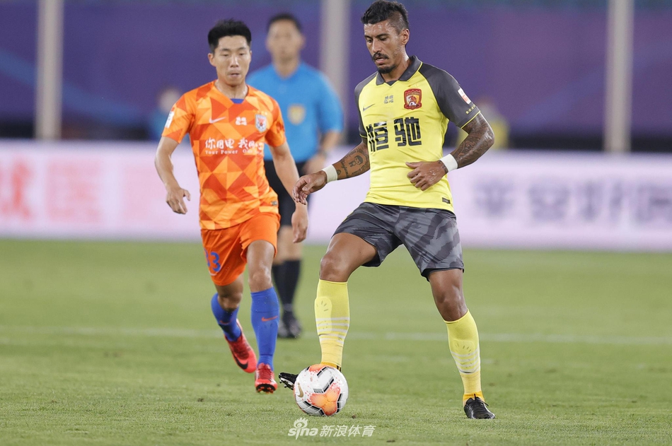 恒大大腿保利尼奥