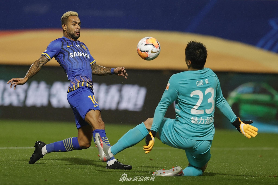 特谢拉轻巧挑射建功