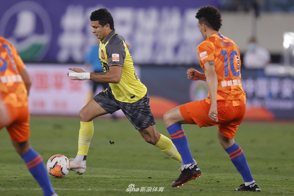 艾克森带球突破