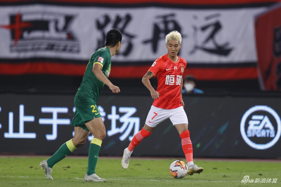 韦世豪替补登场