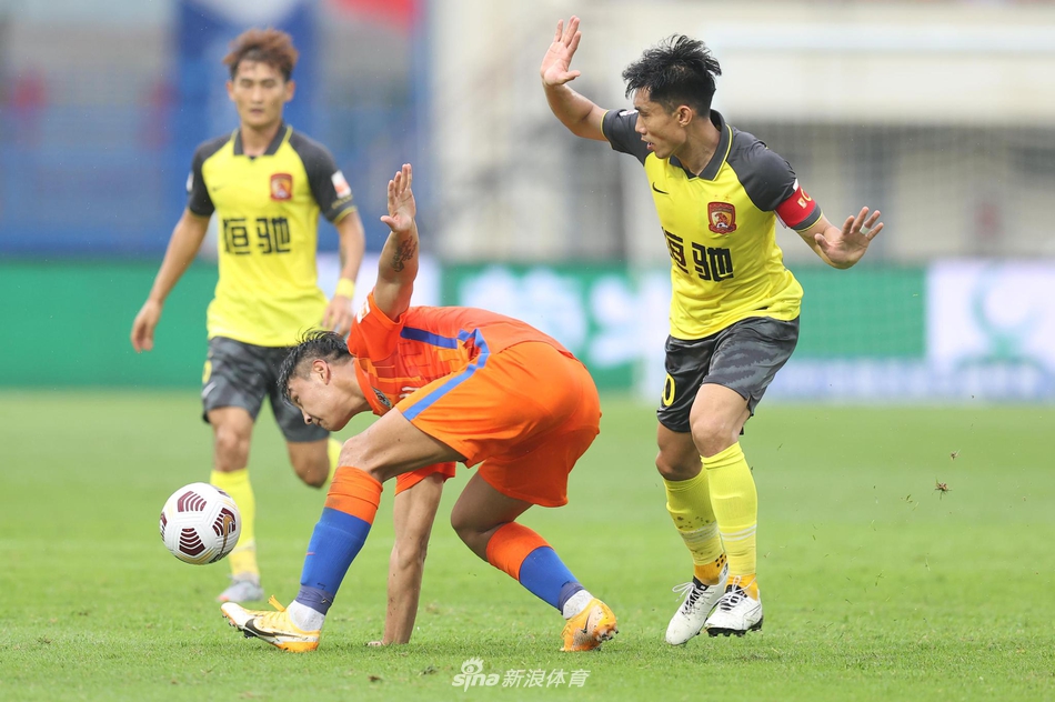 新浪直击山东泰山VS广州队