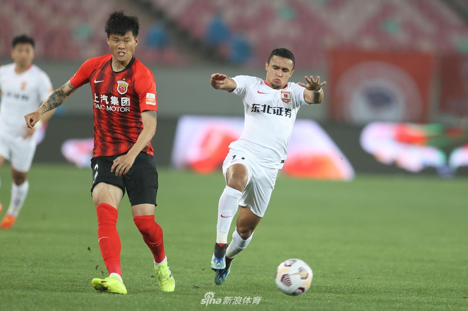 新浪直击上海海港VS长春亚泰