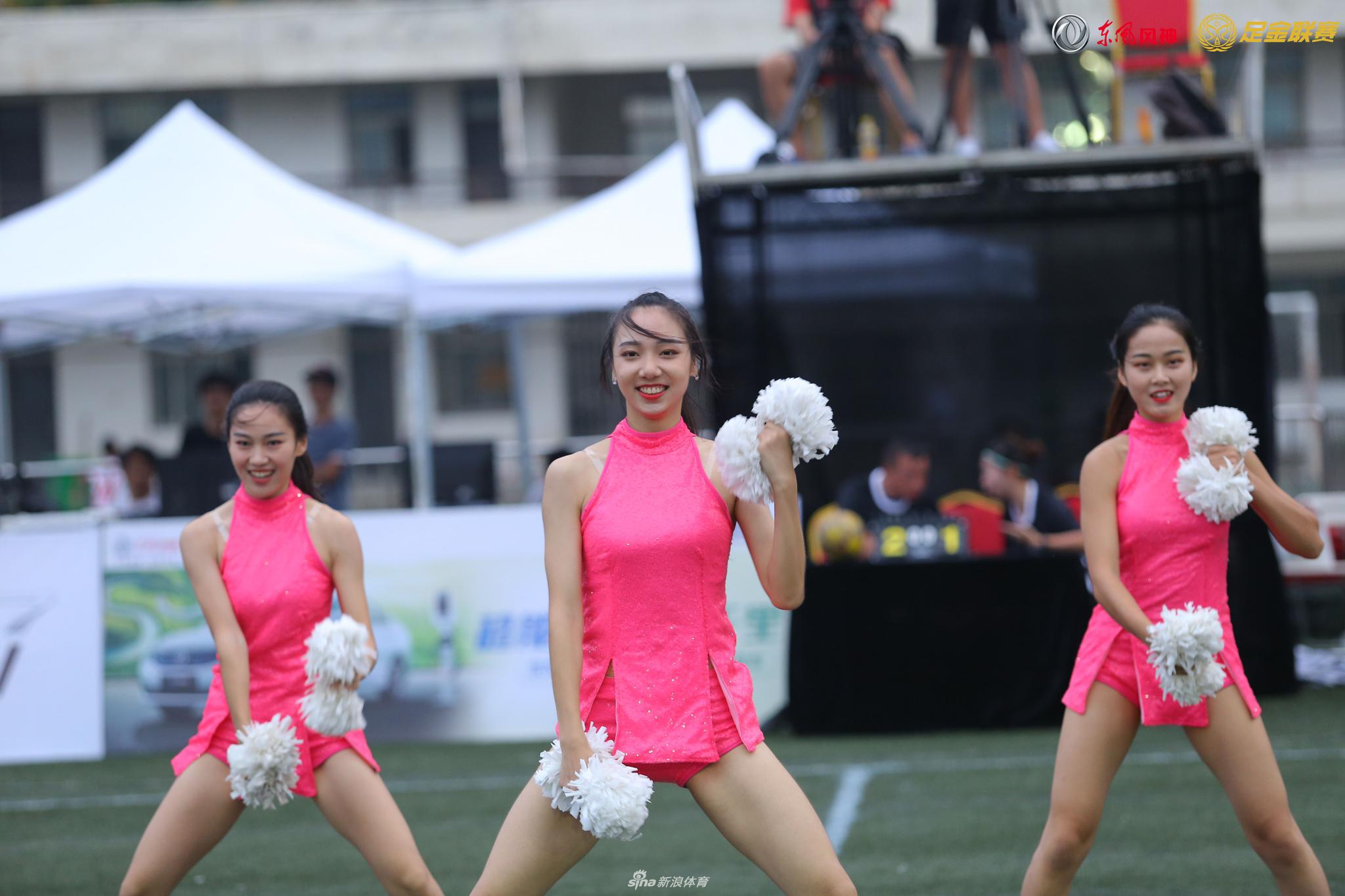 粉红女郎动感热舞点燃足金激情