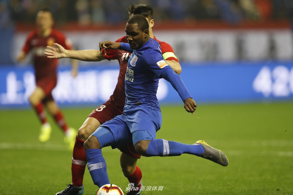 伊哈洛攻门瞬间