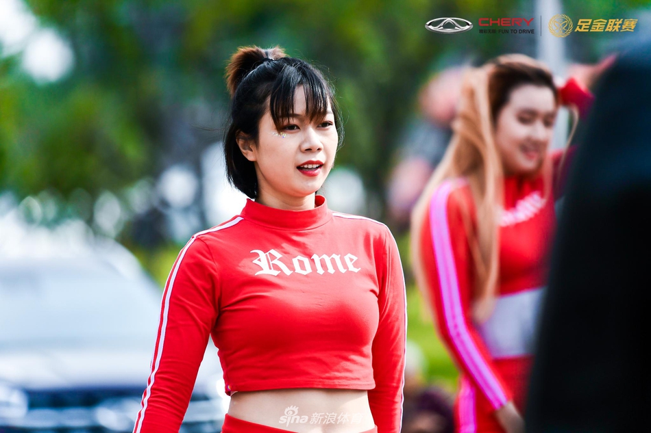 中原美女宝贝热舞助阵足金郑州站