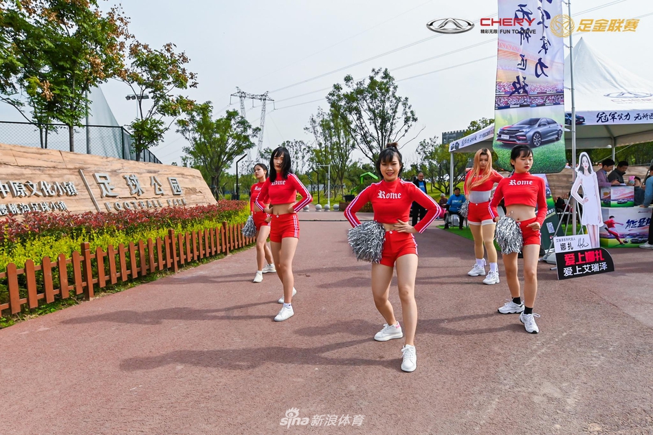 中原美女宝贝热舞助阵足金郑州站