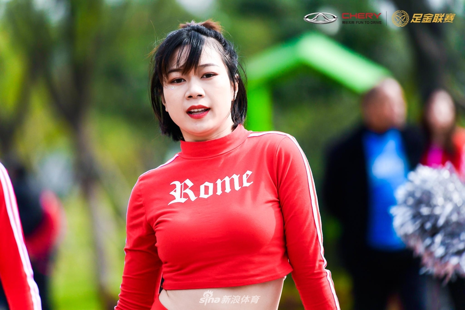 中原美女宝贝热舞助阵足金郑州站