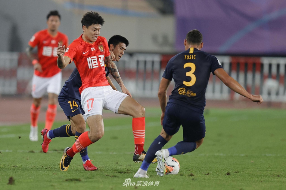 杨立瑜以一敌二