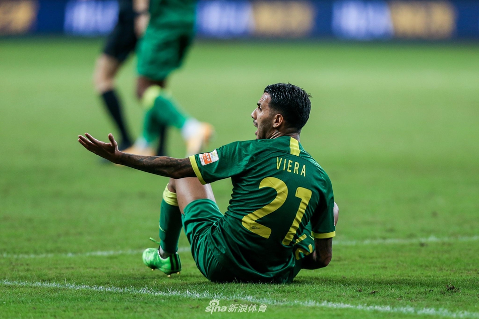 比埃拉禁区倒地