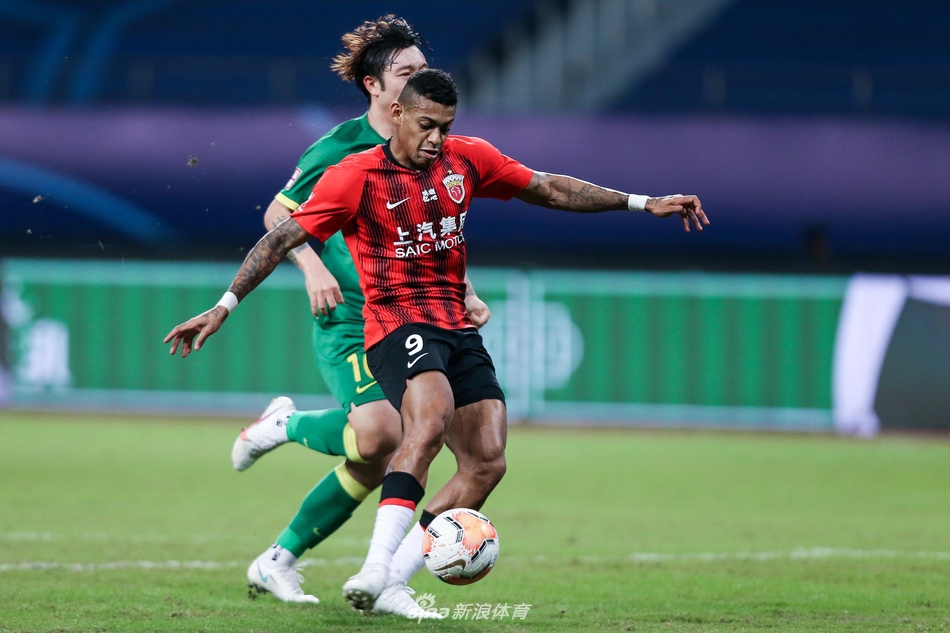 洛佩斯错失单刀