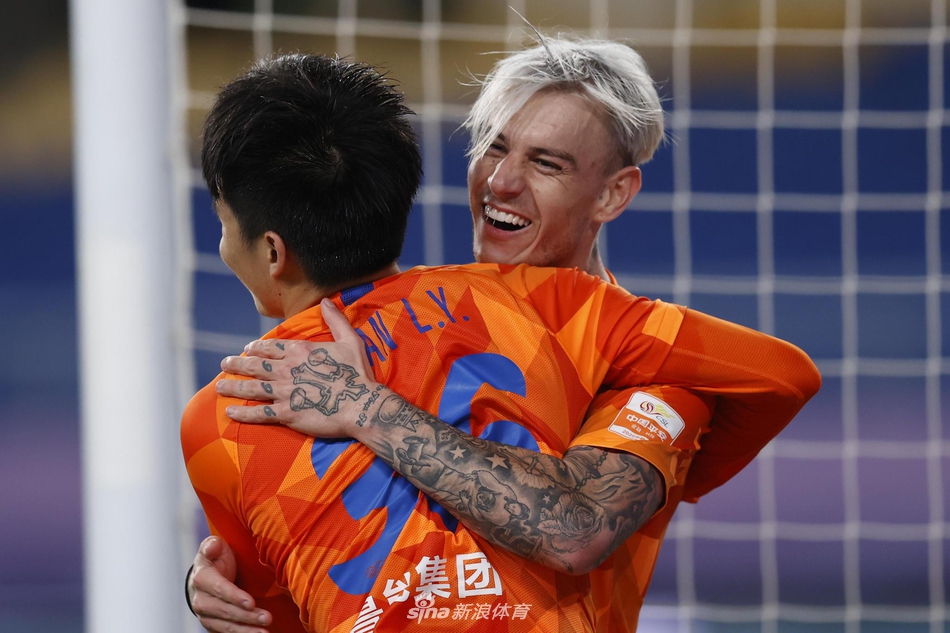 格德斯和段刘愚庆祝