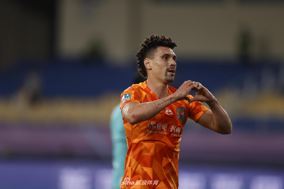 莫伊塞斯首开纪录