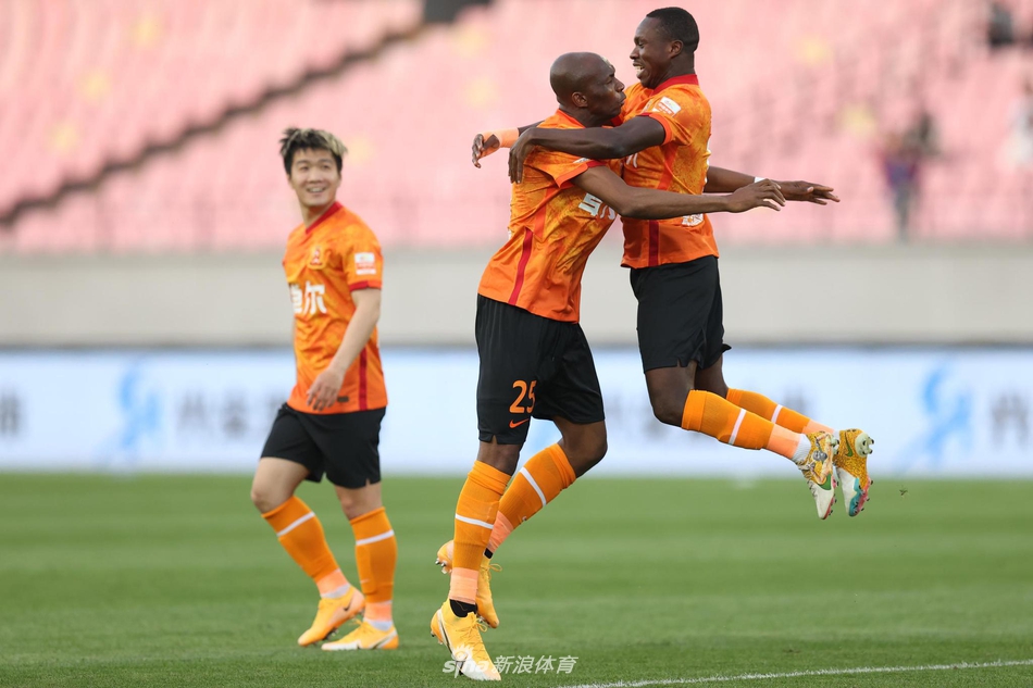 新浪直击武汉队1-3上海申花