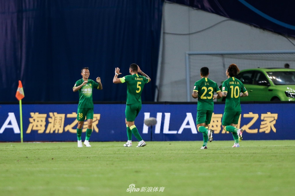 金泰延与队友庆祝