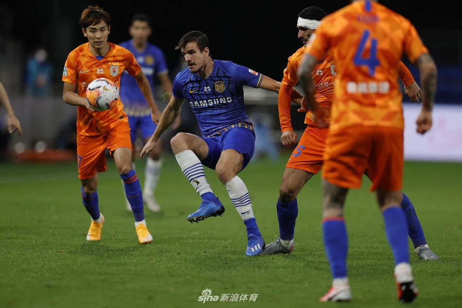 桑蒂尼遭遇包夹