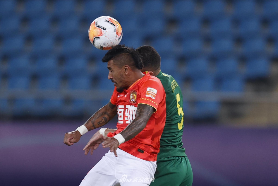 保利尼奥和傲骨争顶