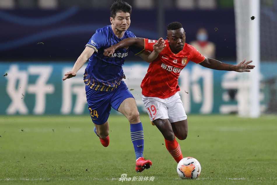 费南多突破瞬间