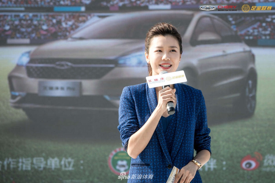 高雅御姐范儿!刘语熙惊艳亮相足金