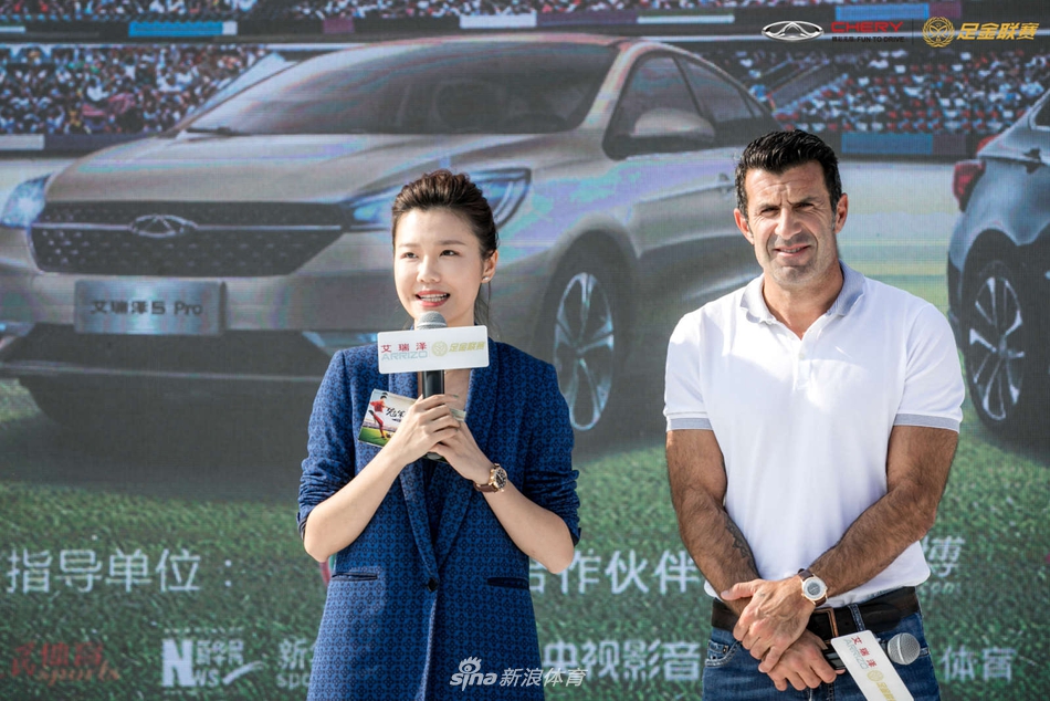 高雅御姐范儿!刘语熙惊艳亮相足金