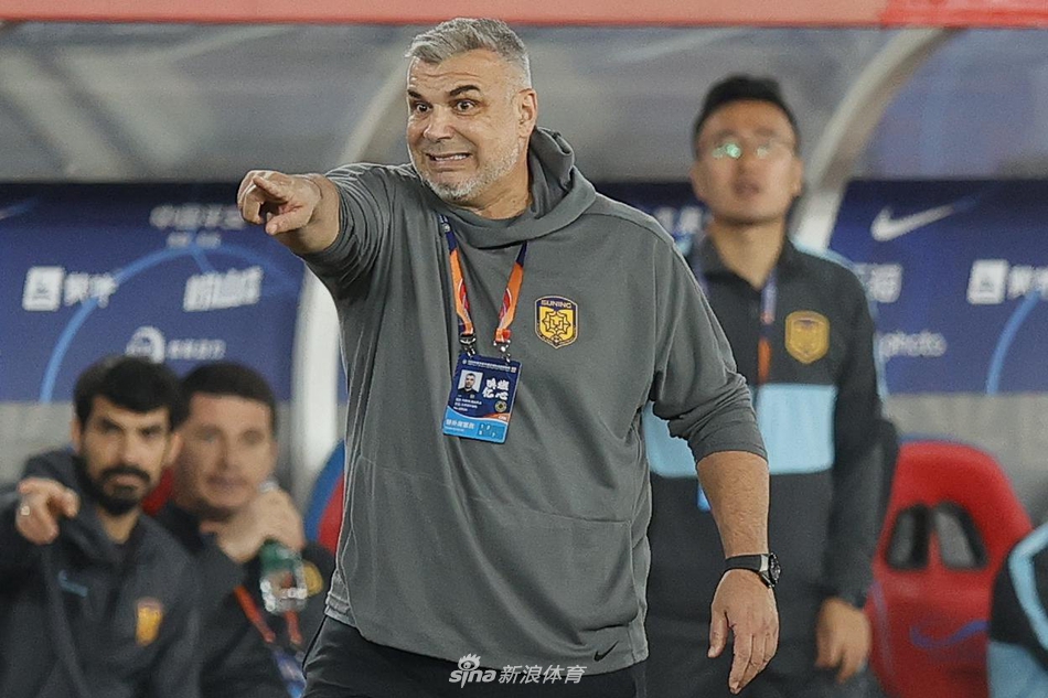 苏宁主帅奥拉罗尤