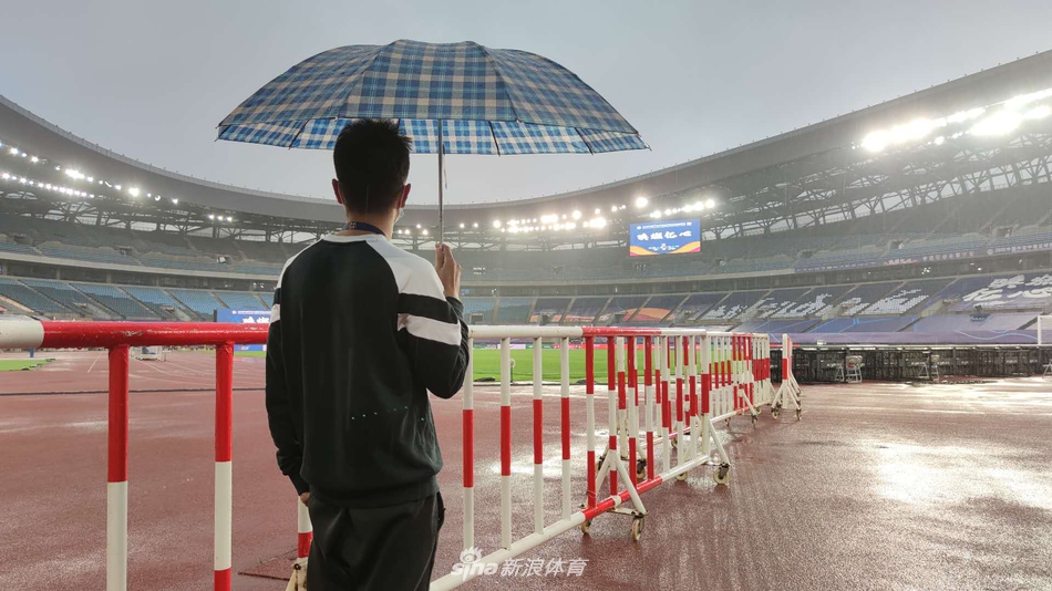暴雨导致积水!豫沪战延期至26日进行