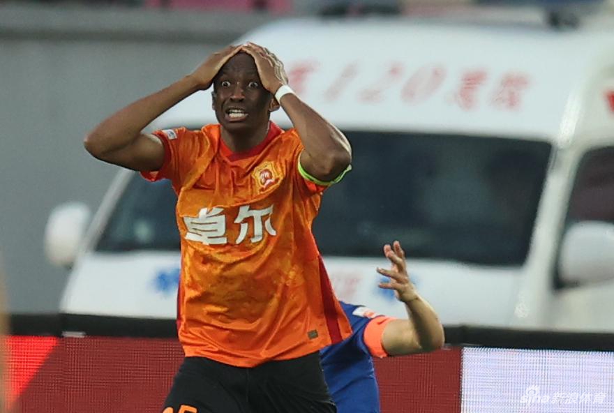 新浪直击武汉队1-3上海申花