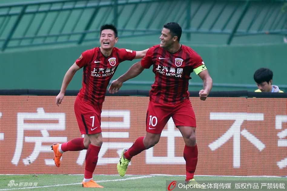 武磊胡尔克庆祝