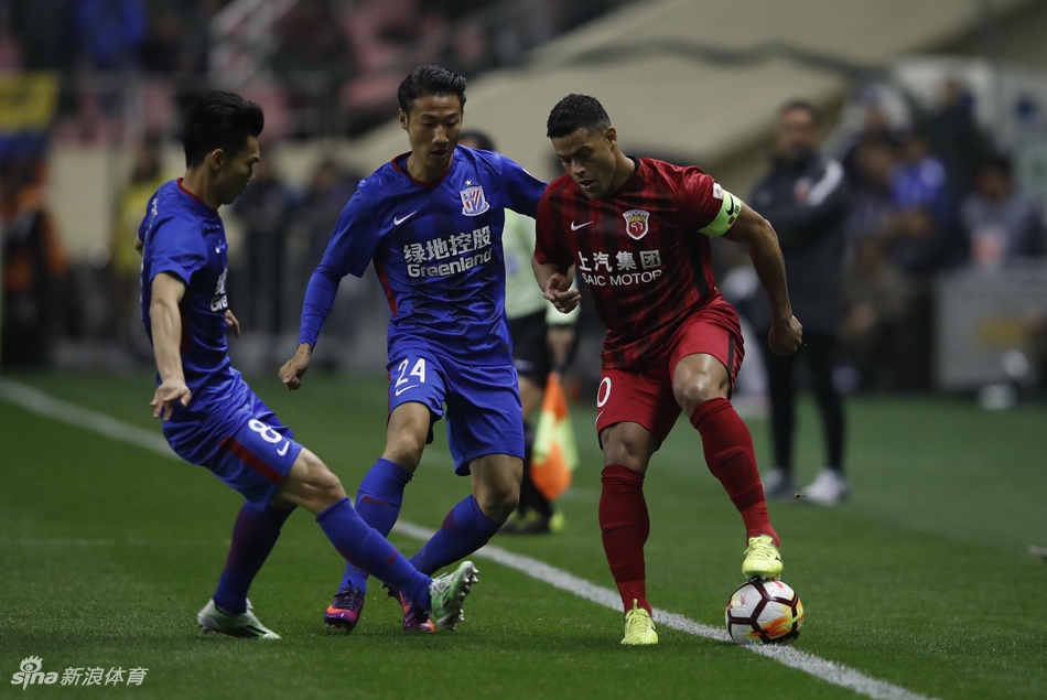 胡尔克以一敌二