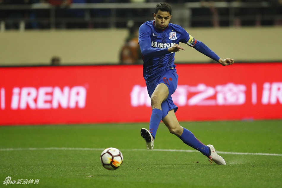 莫雷诺错失单刀